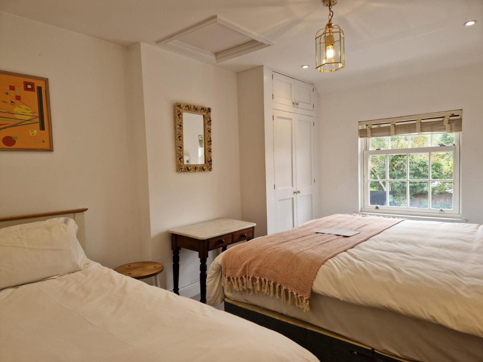 The Dog & Gun Inn Netheravon Zimmer foto